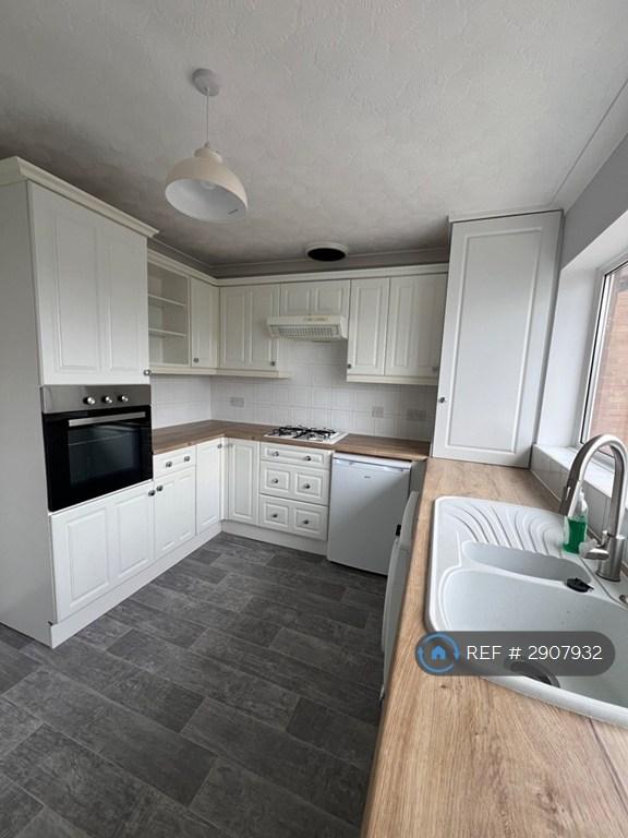 3 bedroom flat in Hall Park Centre, Lytham St Annes, FY8 (3 bed) (#2907932)