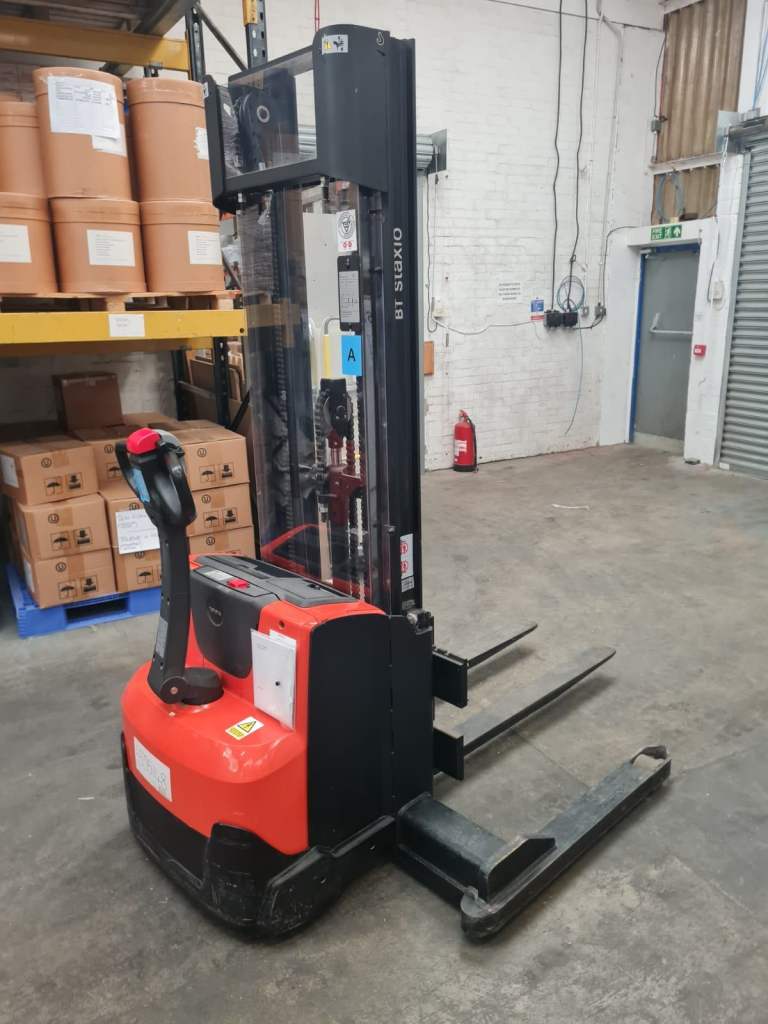 PALLET STACKER / LOADER - ELECTRIC - Excellent Condition - 