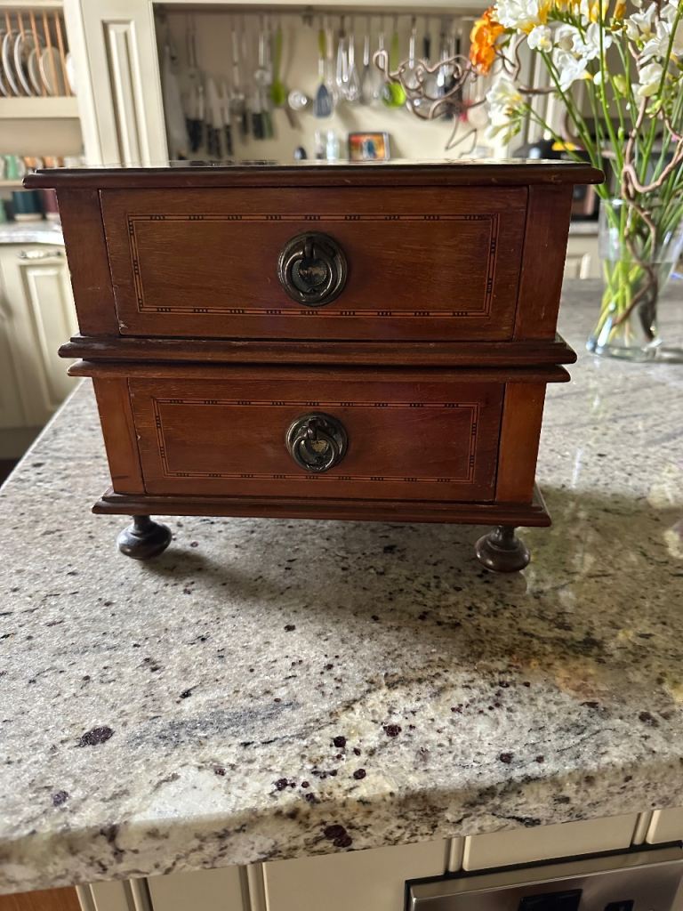 Jewelry box