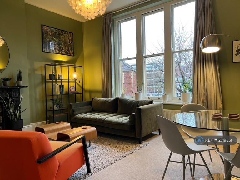 1 bedroom flat in Eaton Crescent, Bristol, BS8 (1 bed) (#2719361)