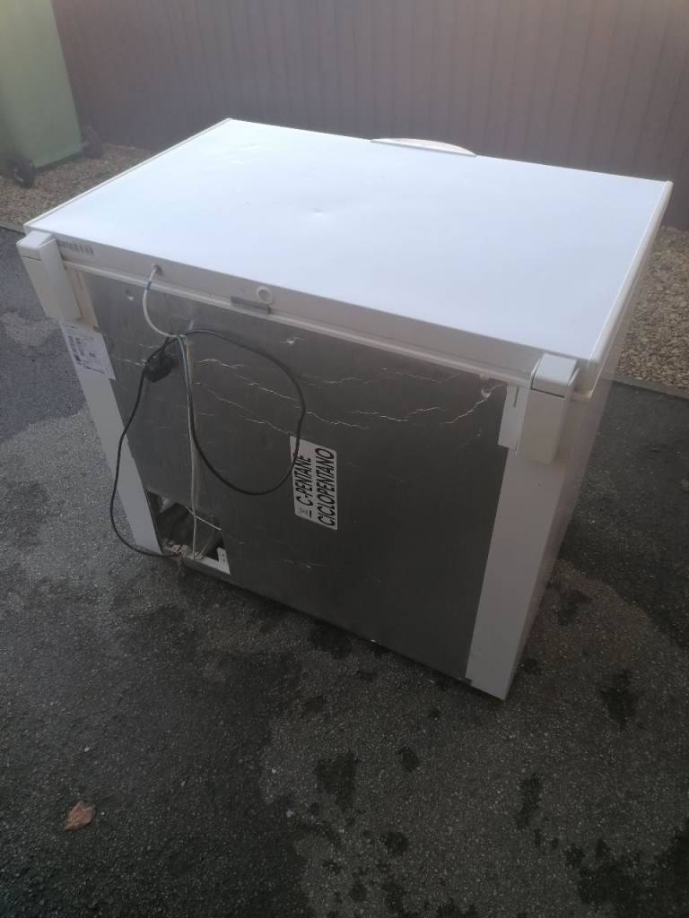 FREEZER CHEST FREEZER LARGE 255 LITRE CAPACITY INDESIT NICE CONDITION CAN DELIVER £230