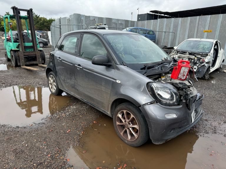 Smart forfour 1.0 turbo 2017 grey BREAKING FOR PARTS 