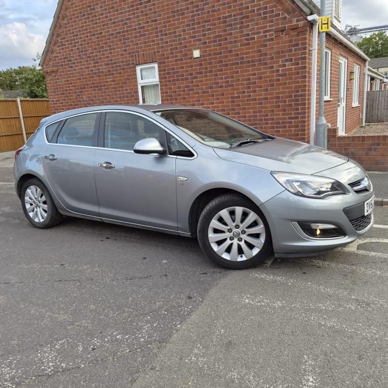 Vauxhall, ASTRA, Hatchback, 2012, Manual, 1956 (cc), 5 doors