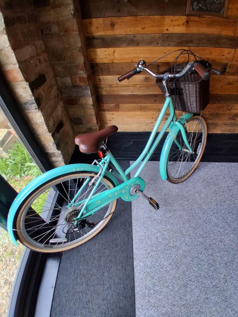 British Eagle Bella Girls Bike + Helmet