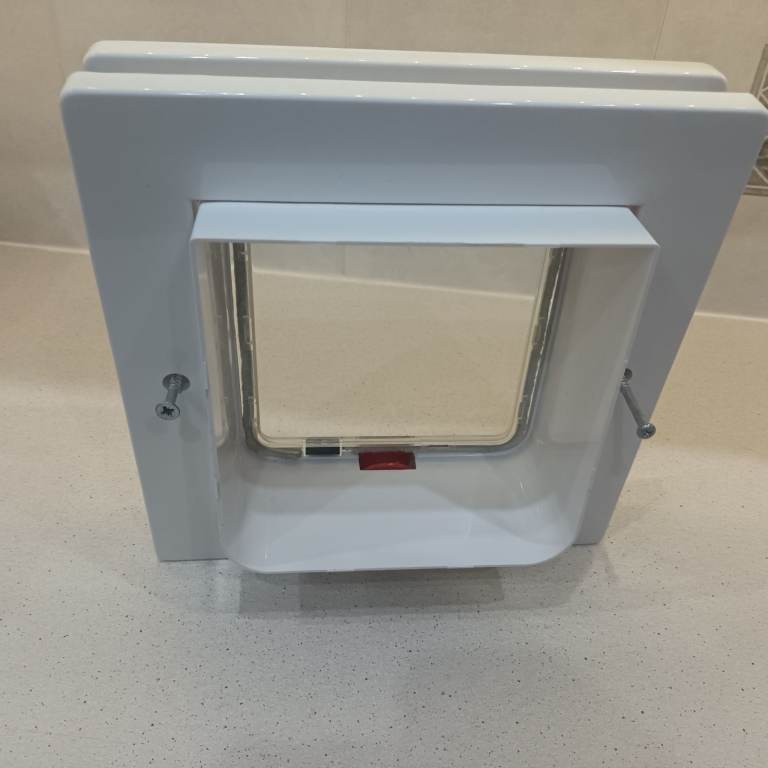 Cat flap 
