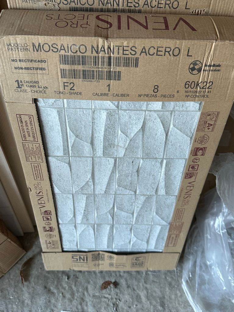 2 boxes Porcelanosa Mosaico Nantes Acero Tiles 33.3 x 59.2