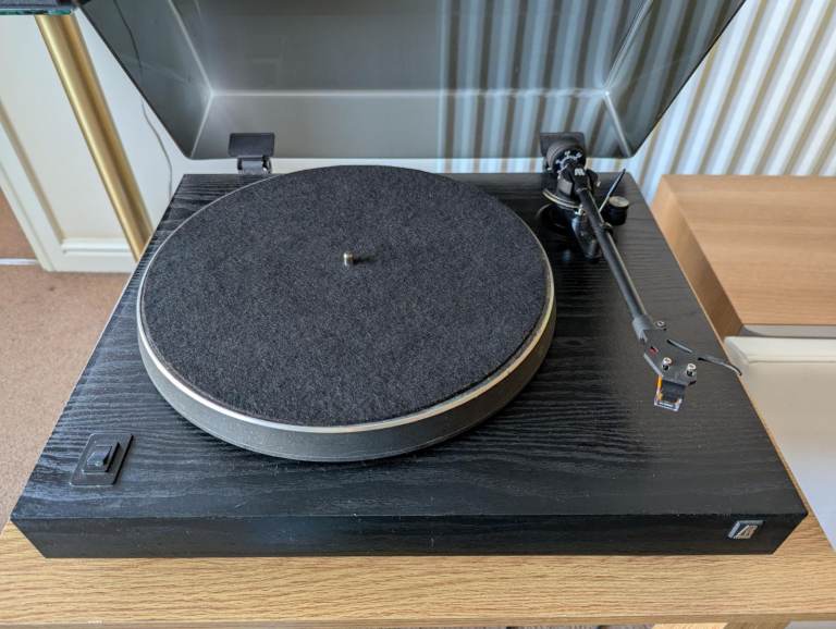 Acoustic Research AR EB 101 Turntable