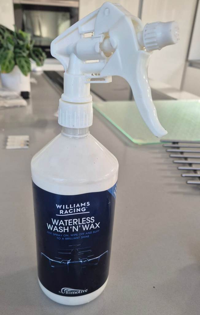 Williams Racing Waterless Car Wash and Wax Cleaning Kit Spray 