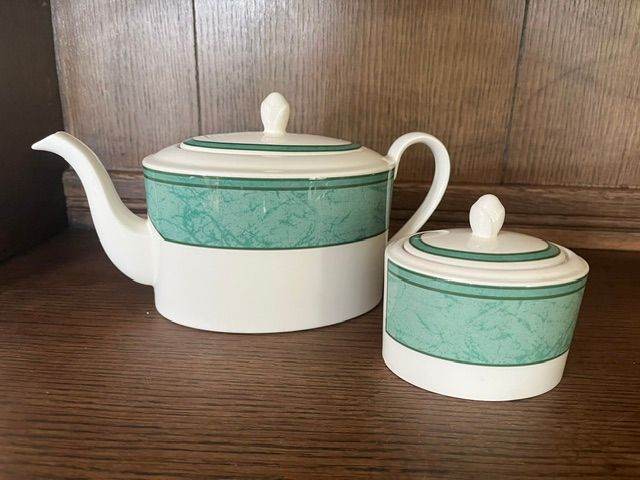 Tesco Bramley Teapot And Sugar Bowl
