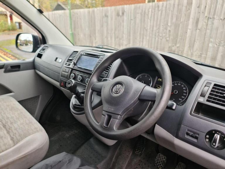 VOLKSWAGEN TRANSPORTER 2.0 BiTDI T32 Kombi DSG L1 H1 4dr 2010