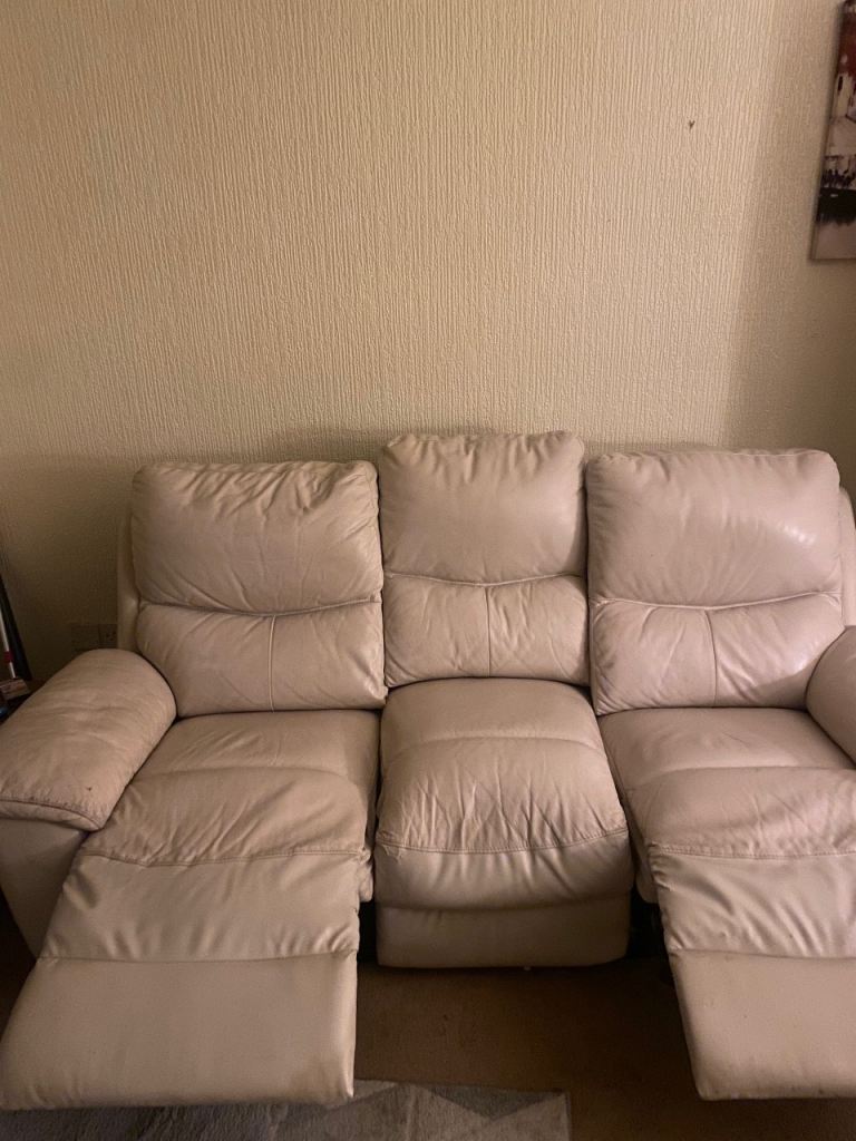 Free leather sofa ready for collection in 3 weeks