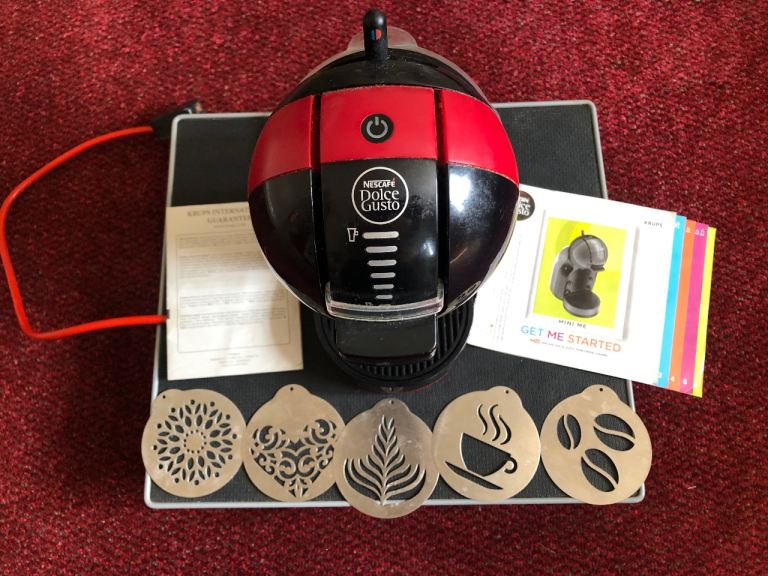 Coffee machine - complete with instructions, tray stand & decorative templates - fully working 