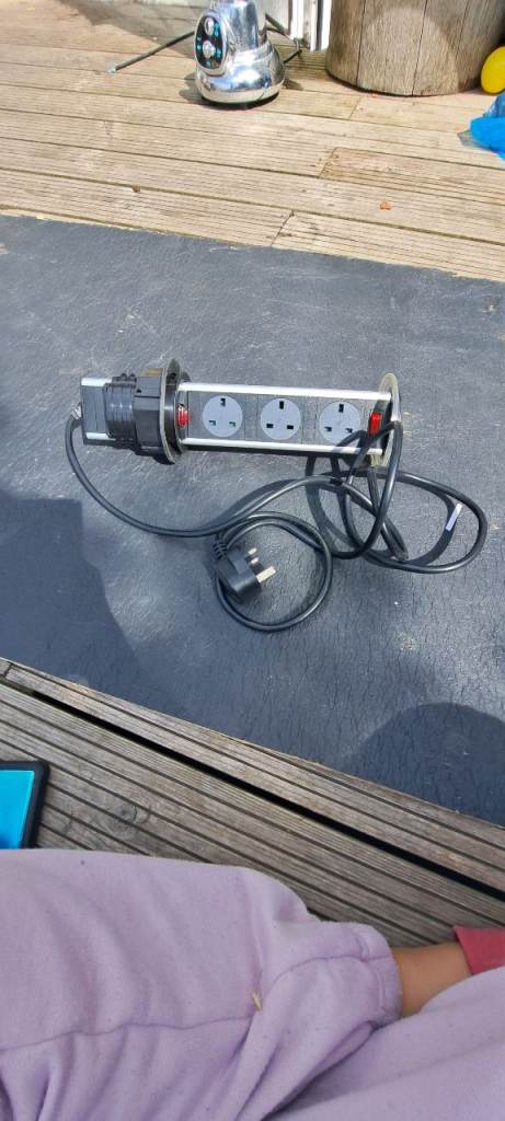 3 Way Pop Up Desk / kITCHEN Worktop Power Module – 3 UK Sockets – Pull Up Tower