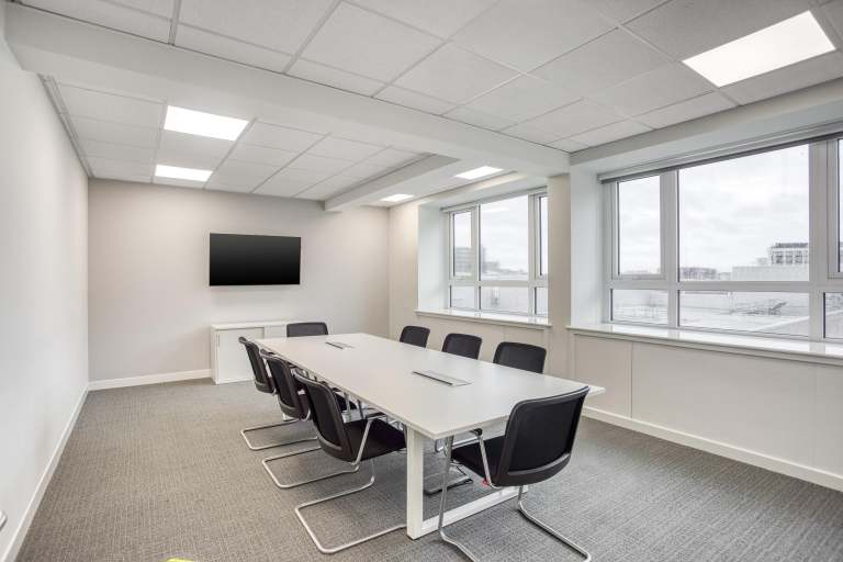 Liverpool - L21TS \ Large Office for Rent Customisable for 10 Desks