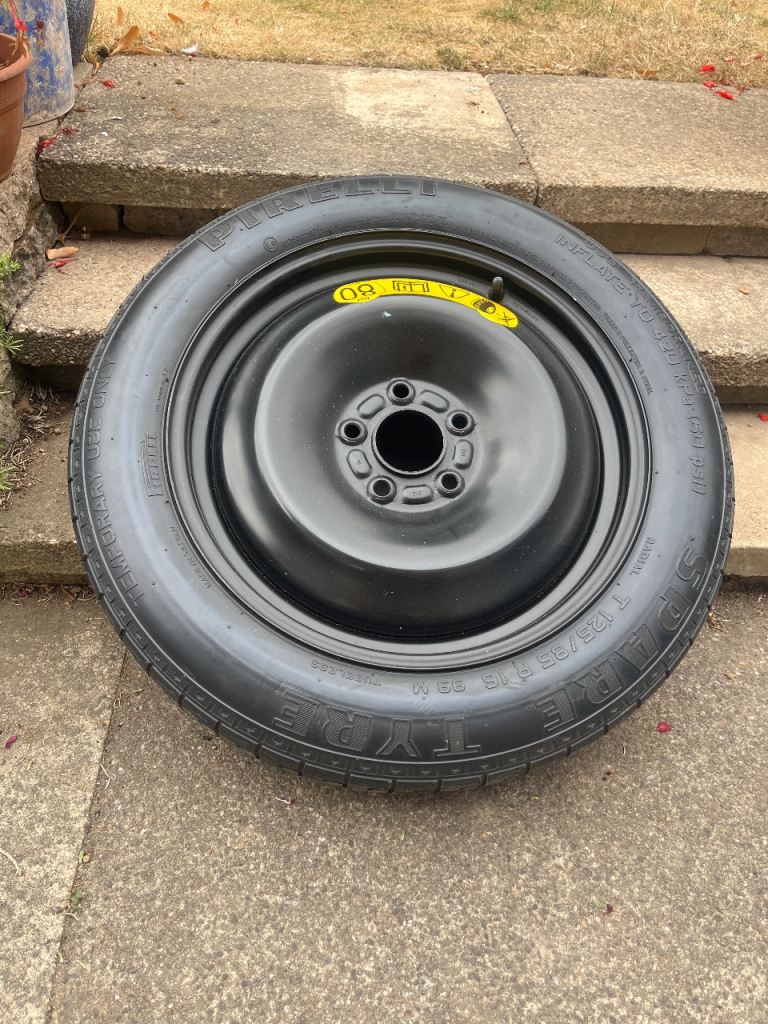 Space saver spare wheel for a ford c max
