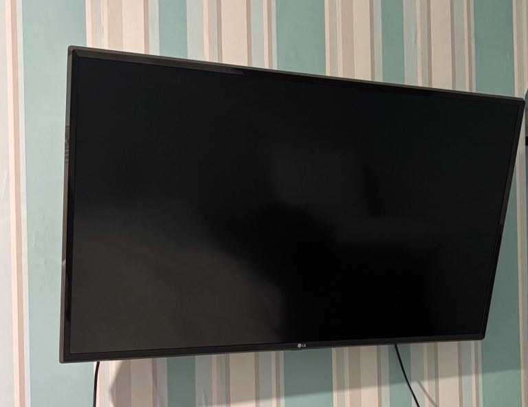 LG 42 inch smart tv 