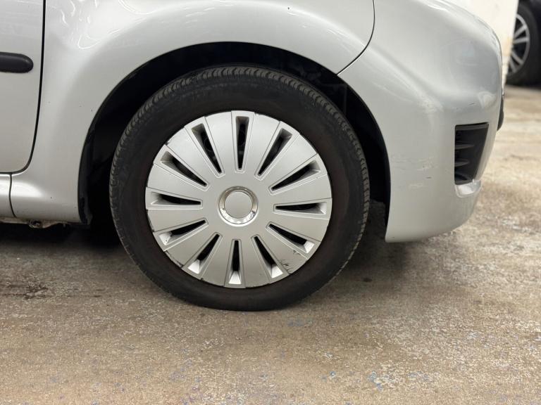 2009 Peugeot 107 1.0 Urban 5dr 2-Tronic HATCHBACK Petrol Automatic