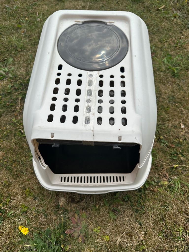 Covered Cat Litter Tray - Good Condition