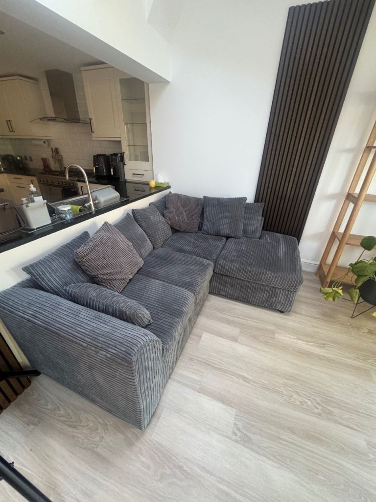 Jumbo Cord 4 Seater Corner Sofa - Great Condition 