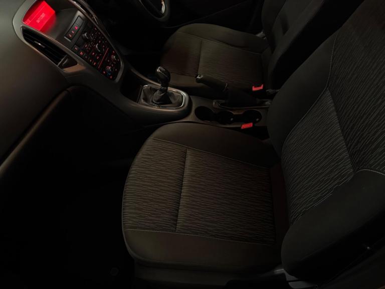 2014 Vauxhall Astra 1.4i 16V Design 5dr HATCHBACK PETROL Manual