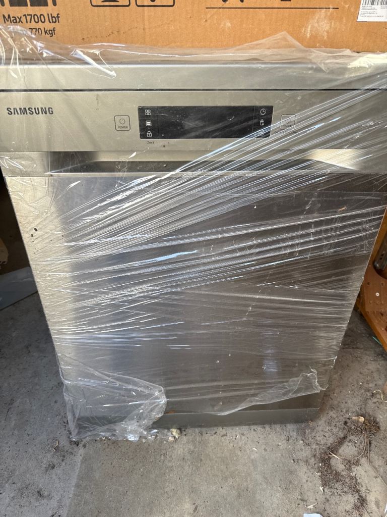 Samsung Freestanding Dishwasher - Silver, Brand New in Packaging