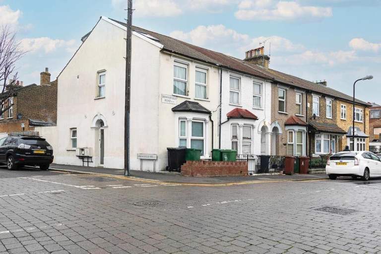 Spacious 2 Bed first floor flat Walthamstow 