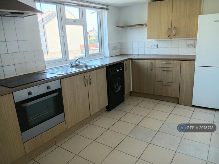 1 bedroom flat in Avenue Road, Seven Sisters, N15 (1 bed) (#2978773)