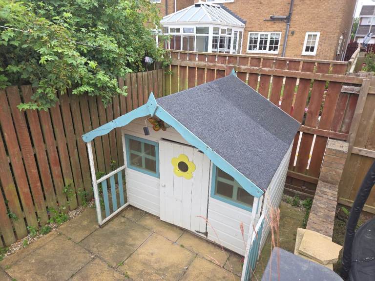 Kids Wooden Outdoor Playhouse / Shed – Needs a Bit of TLC