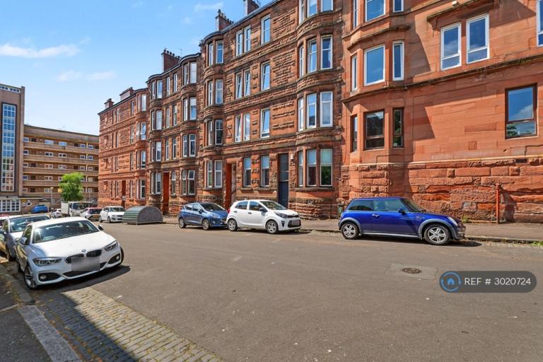 2 bedroom flat in Laurel Place, Glasgow, G11 (2 bed) (#3020724)