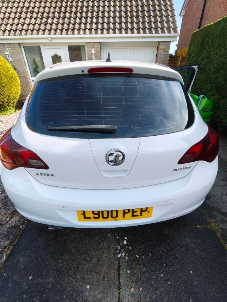 2012 vauxhall Astra Elite 2.0L diesel £35 RoadTAX! Long MOT
