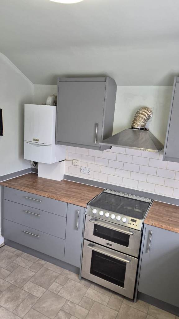 2 BEDROOM FLAT EAST HAM STATION