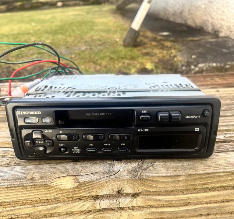 Old Style / Retro PIONEER Face Off CAR RADIO / CASSETTE PLAYER, Model No. KEH-1530
