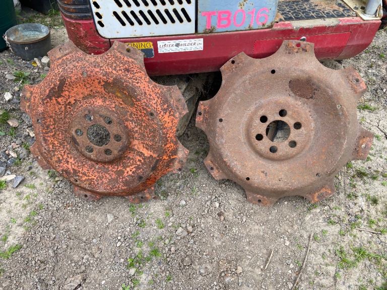 Fordson Major wheel centres