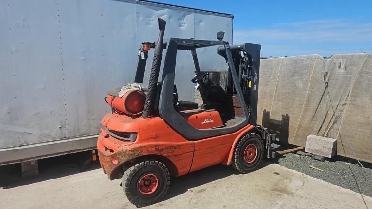 Forklift linde wanted