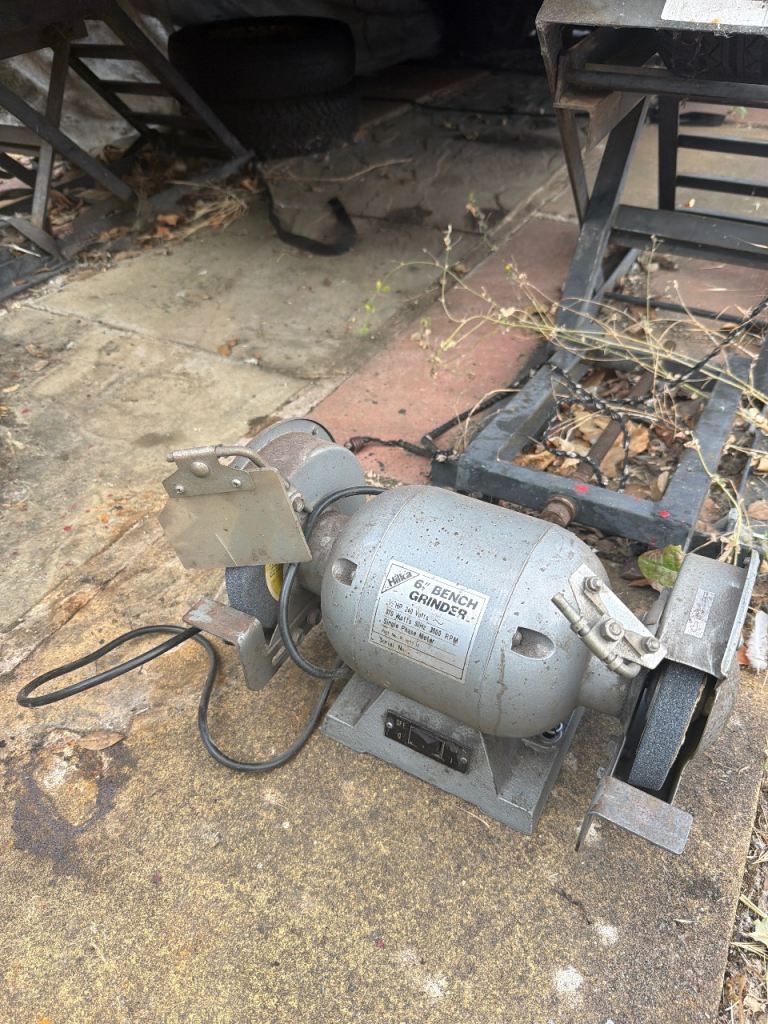 Bench Grinder - 6'' Wheel