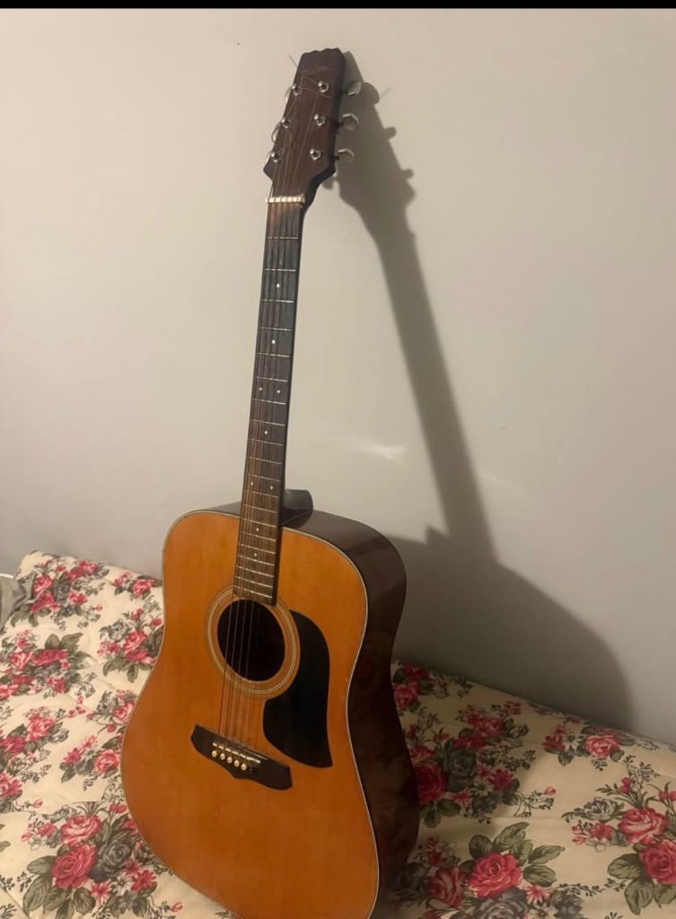 Aria LW10 Acoustic Guitar – great Condition, Made in Japan