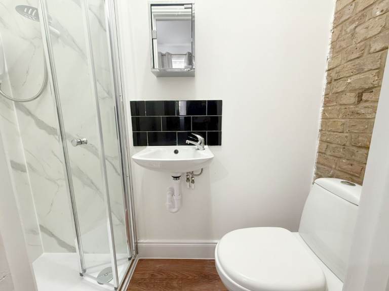 Modern Ground Floor Studio Flat to Rent, Chatsworth Road, Hackney E5