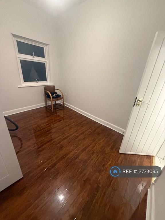 2 bedroom flat in Derby Street, Burton-On-Trent, DE14 (2 bed) (#2728095)