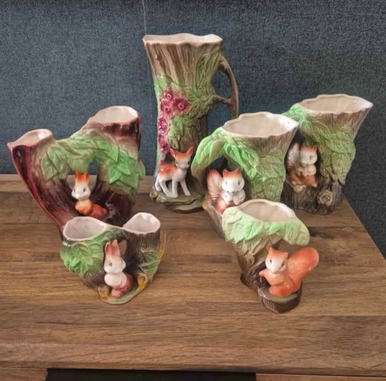 Set of 6 Eastgate pottery.