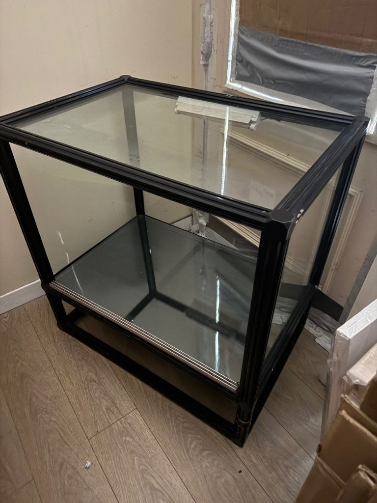 Glass cabinet 