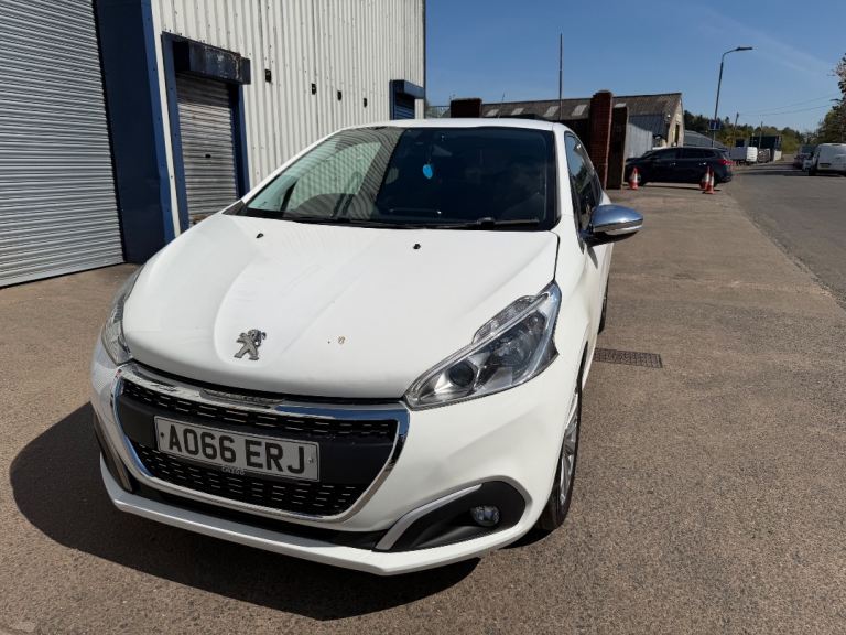 Peugeot, 208 Allure, Hatchback, 2016, Manual, 1199 (cc), 3 doors