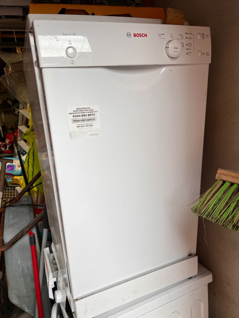 Bosch Slimline Dishwasher SPS40E32GB