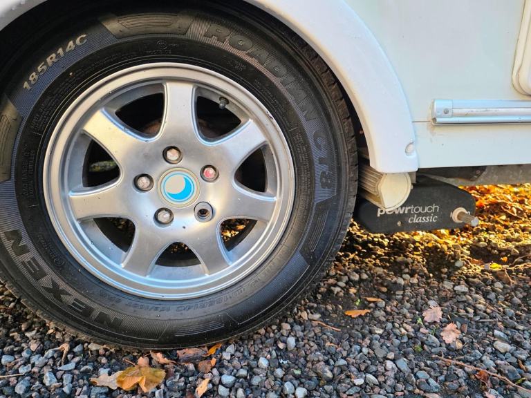 Lunar Quasar 462 2010 Lightweight 2 Berth Touring Caravan