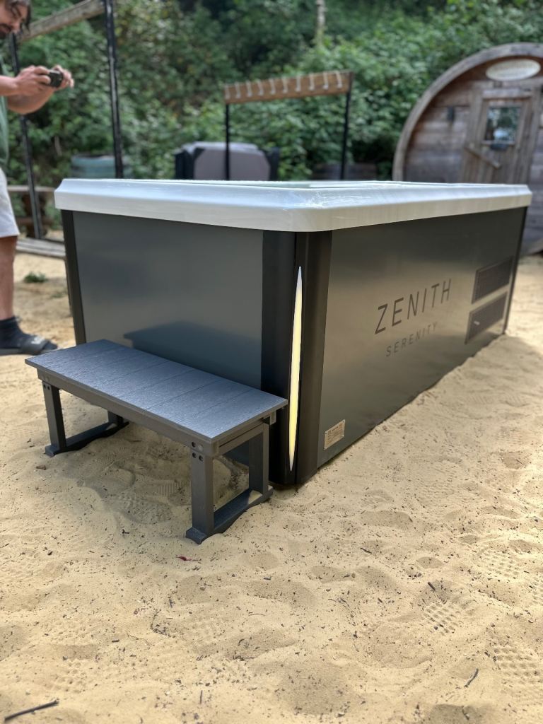 NEW ice bath / hot tub (still in original packaging) 