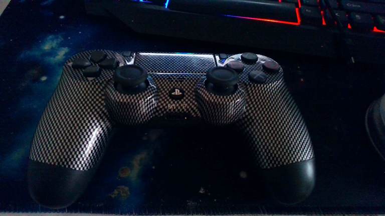 PS4 GAMING CONTROLLER