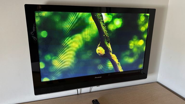 Pioneer PDP427xd Plasma TV + remote 