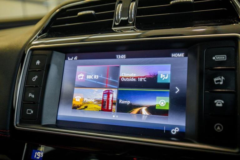 2015 Jaguar XE 2.0d R-Sport Saloon 4dr Diesel Auto Euro 6 (s/s) (180 ps) *Rear Camera + Ke SALOON...