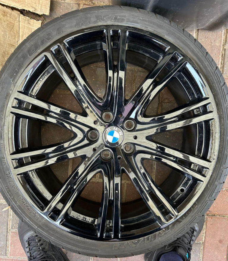 Low price - Genuine BMW 20 inch Alloy Wheels and run flat tyres