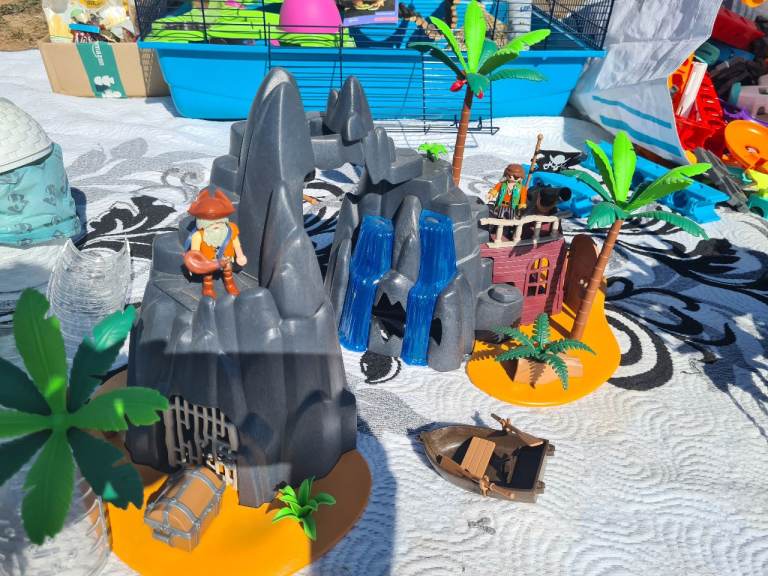 Playmobil Pirate Island Playset with Figures and Boat