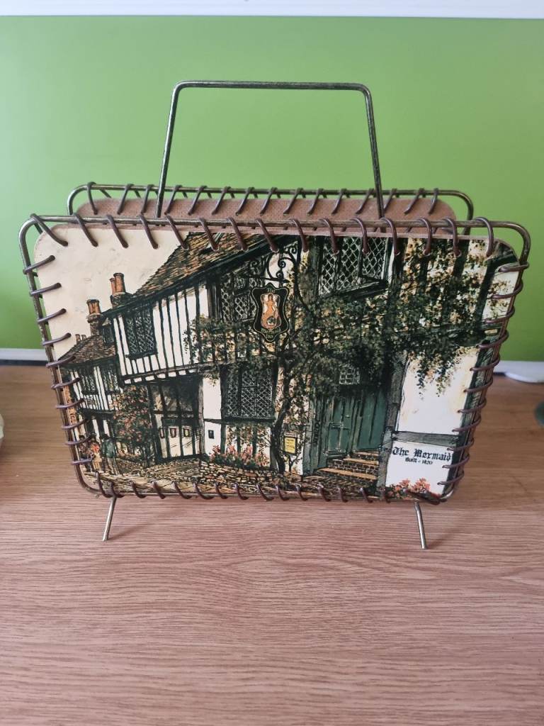 Vintage Metal Magazine Rack – The Mermaid 1420 Design